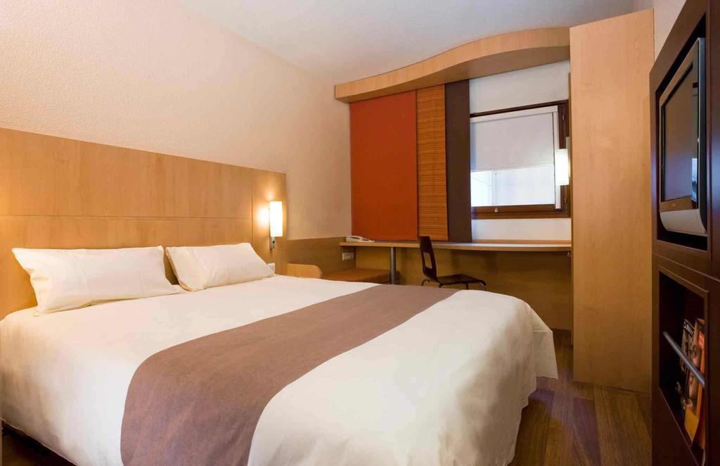 Отель Ibis Basel Bahnhof Номер фото