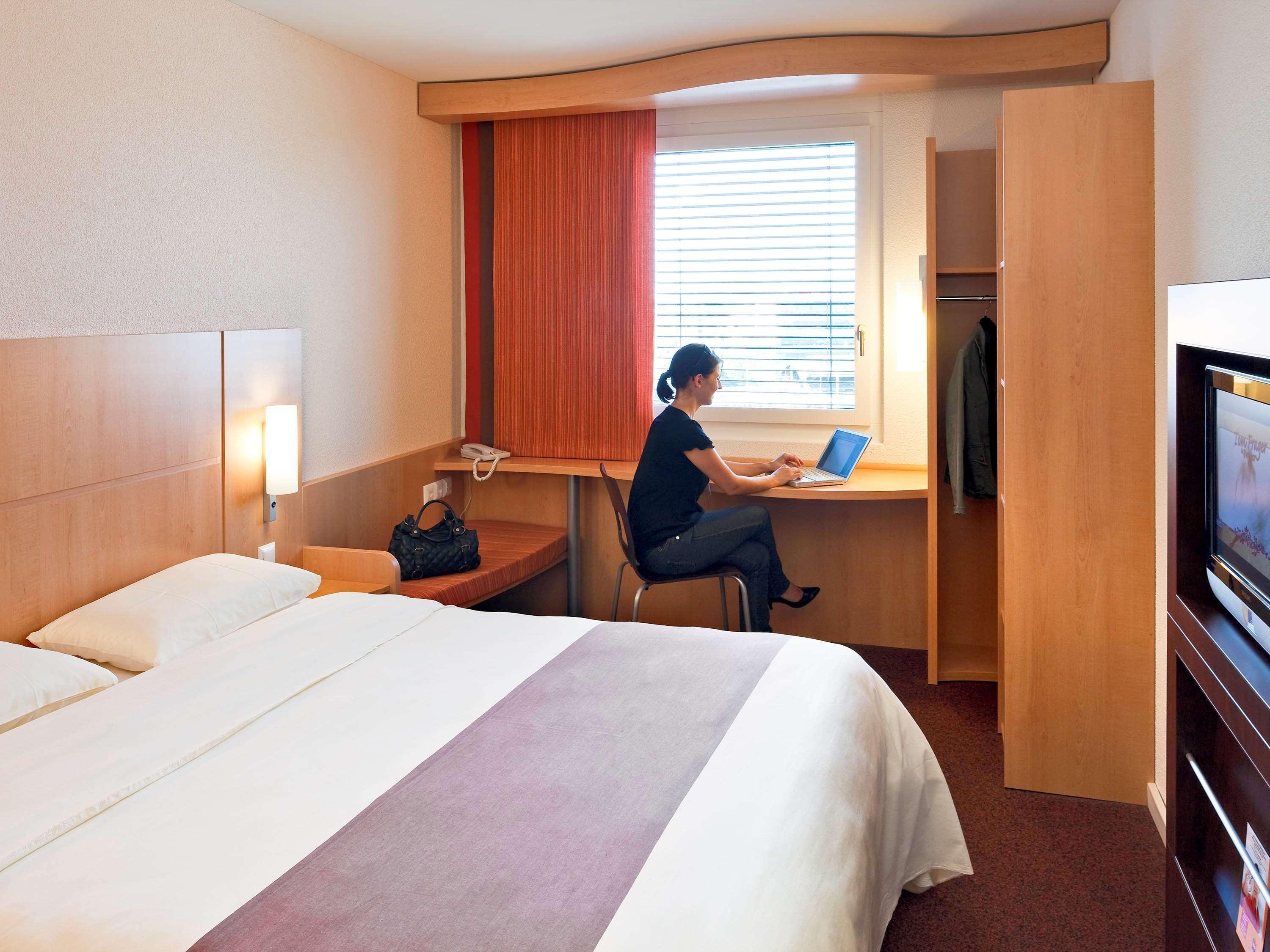 Отель Ibis Basel Bahnhof Экстерьер фото