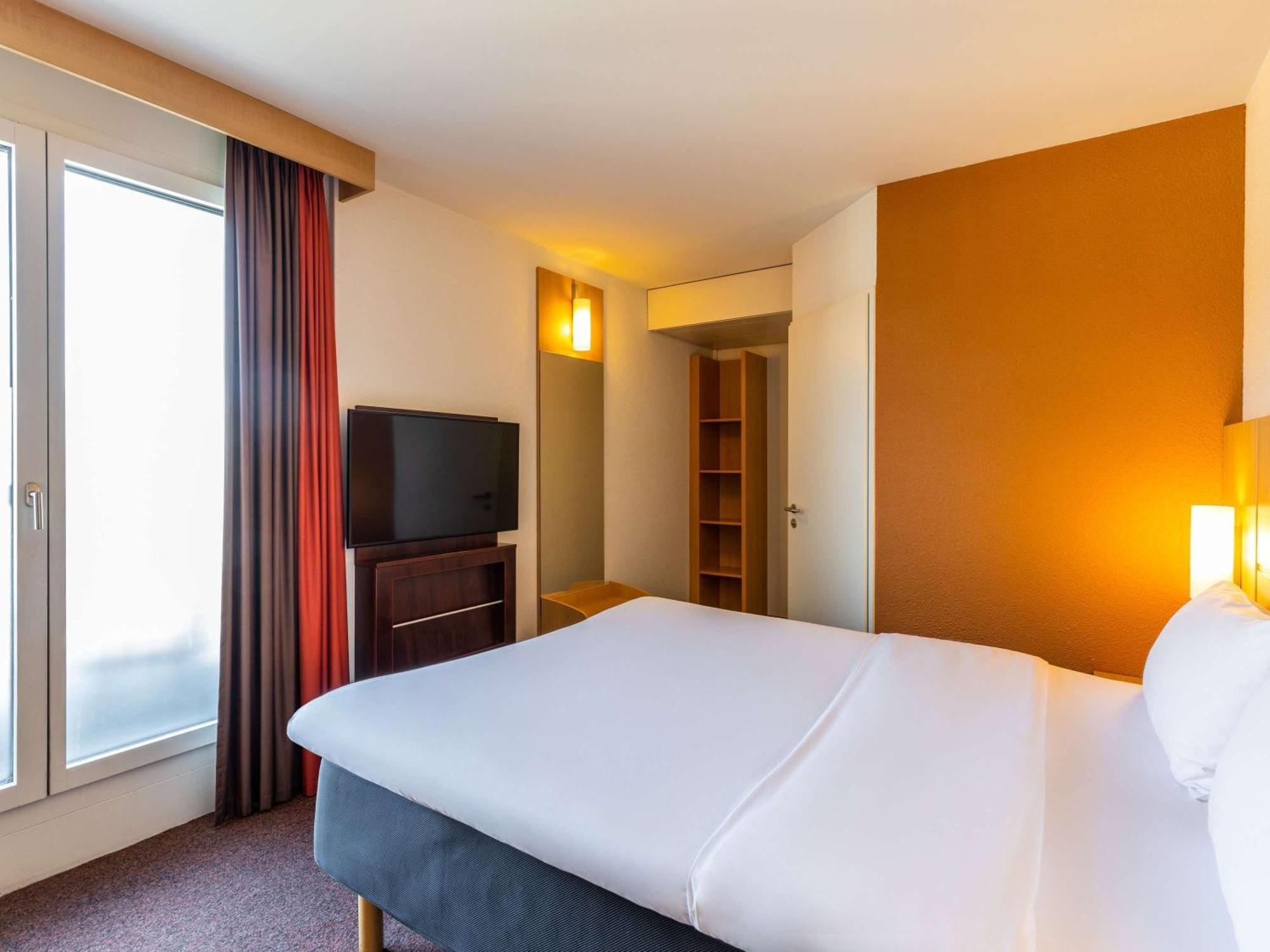 Отель Ibis Basel Bahnhof Экстерьер фото