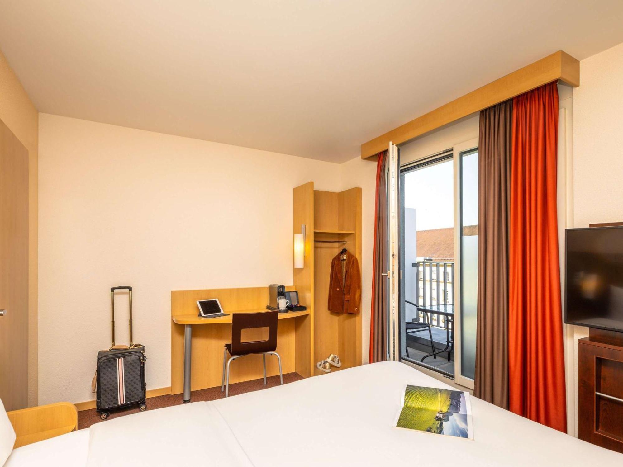 Отель Ibis Basel Bahnhof Экстерьер фото