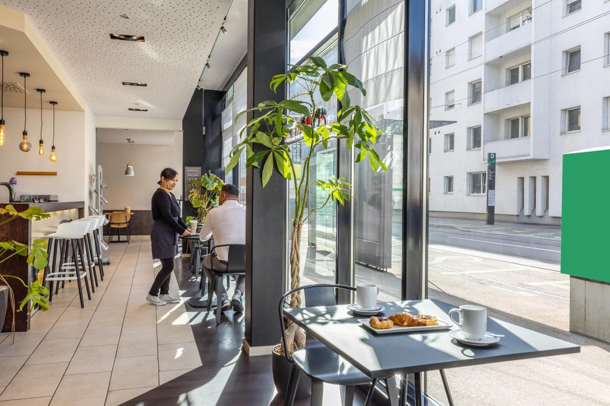 Отель Ibis Basel Bahnhof Экстерьер фото