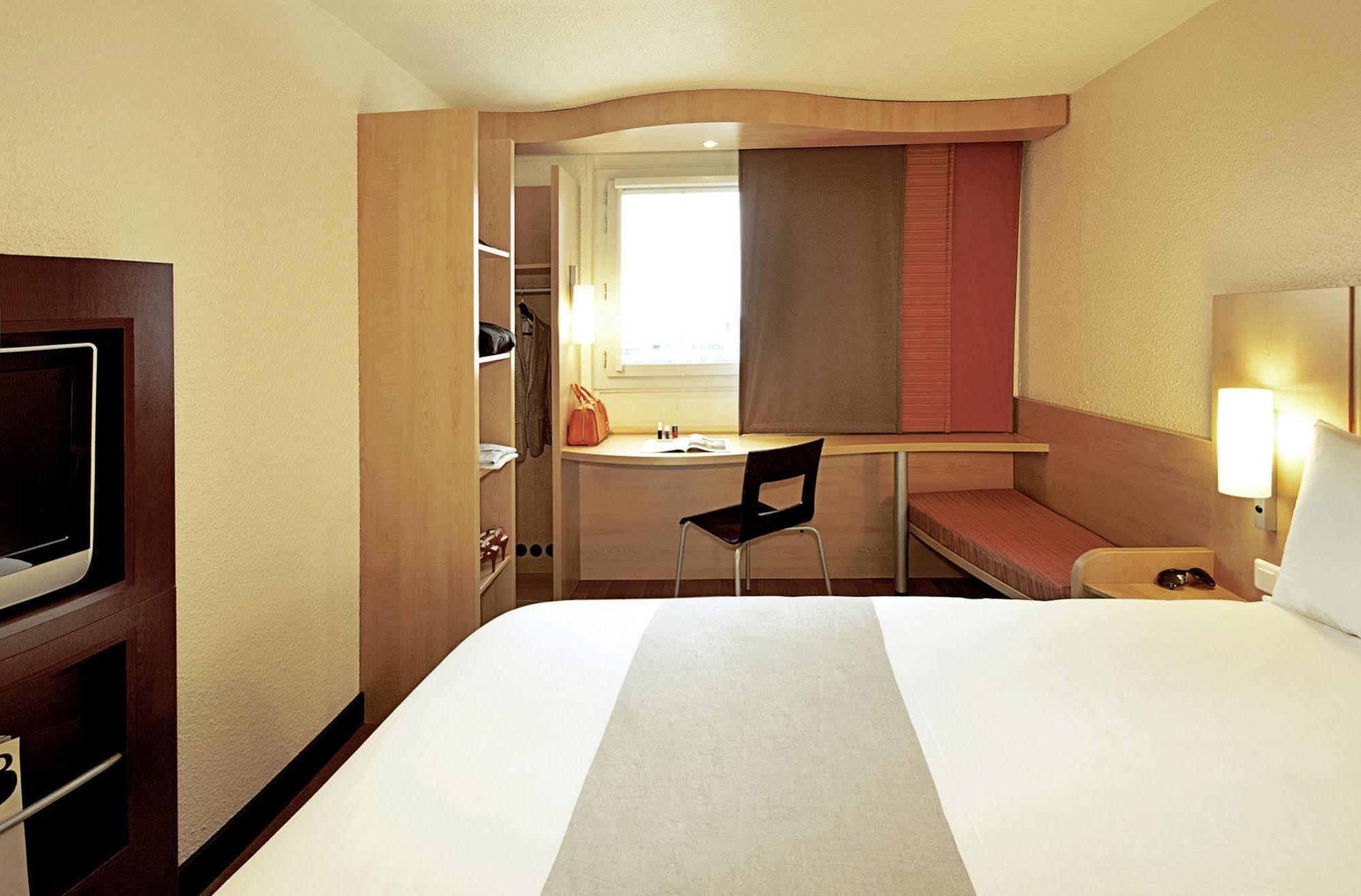 Отель Ibis Basel Bahnhof Экстерьер фото