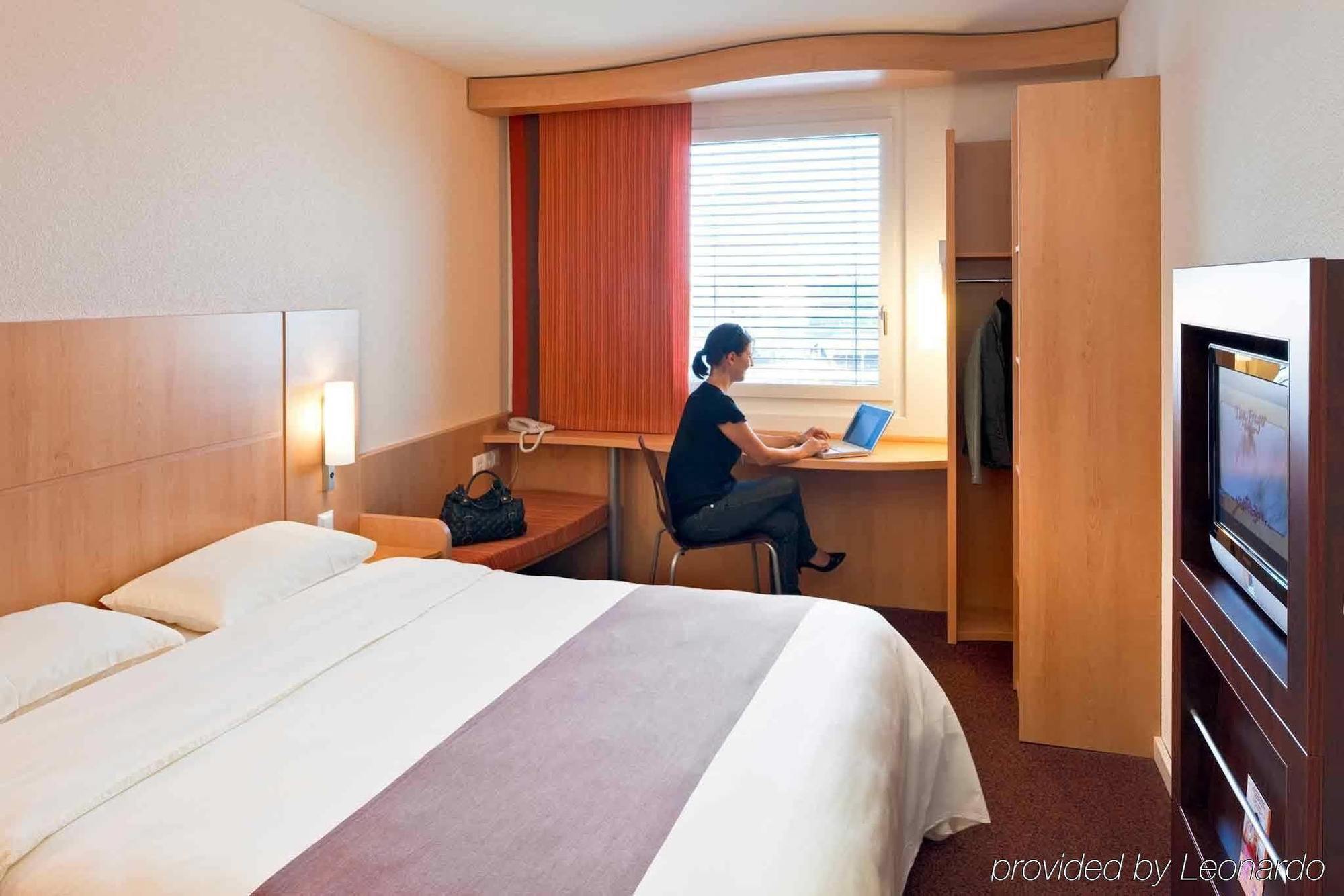 Отель Ibis Basel Bahnhof Экстерьер фото